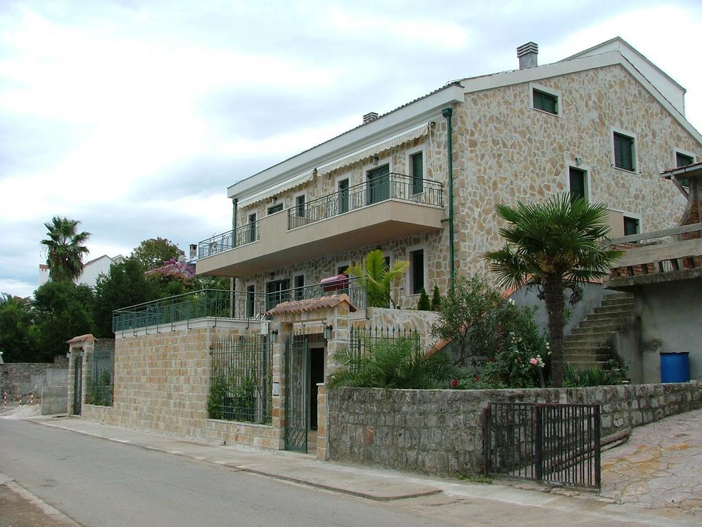 Apartment Tri Kiparisa Tivat Zimmer foto